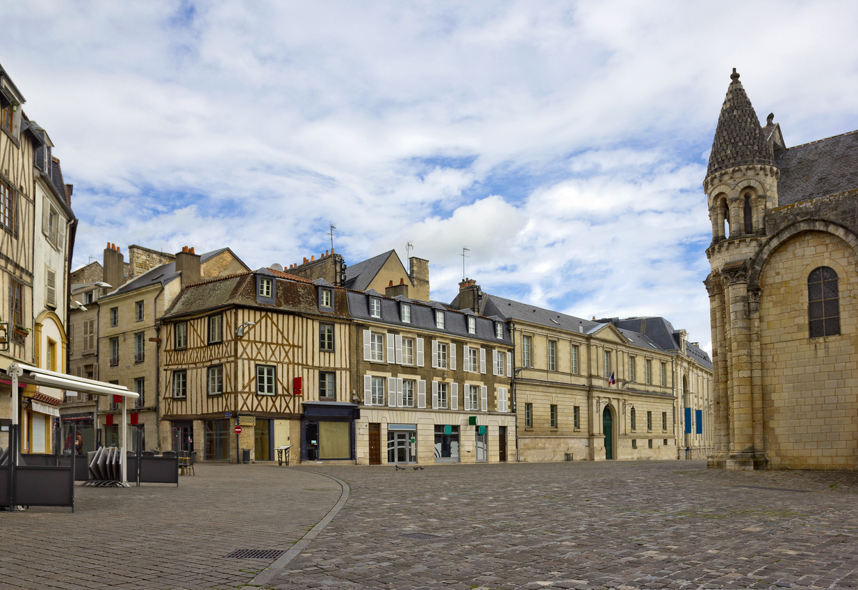 place charles de gaulle à poitiers