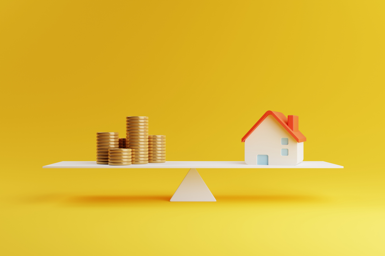 illustration 3D balance maison et monnaie